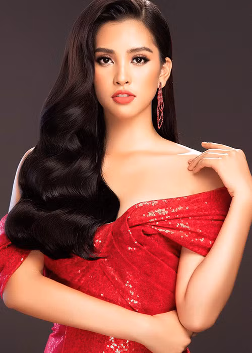 Đại diện Việt Nam - Hoa hậu Trần Tiểu Vy cũng được đánh giá cao. Theo chuyên trang sắc đẹp Missosology và Angelopedia, Tiểu Vy sẽ lọt top 10 chung cuộc. Được biết, thành tích cô đạt được trước thềm chung kết là top 5 phần thi nhân ái.