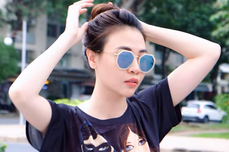 Ở Đàm Thu Trang toát lên sự trưởng thành. chín chắn. Cô ít khi đôi co với antifan khi chuyện tình bị soi mói hay bị so sánh với những người cũ của Cường Đô la.