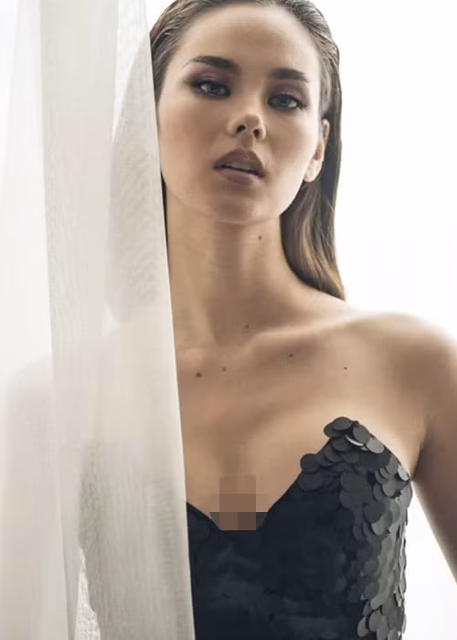 Xuất thân là người mẫu, tân hoa hậu có phong thái rất tự tin cùng kỹ năng trình diễn chuyên nghiệp.