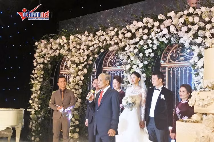 Tiệc cưới của nàng á hậu sinh năm 1994 được thắt chặt an ninh. Ảnh: Vietnamnet