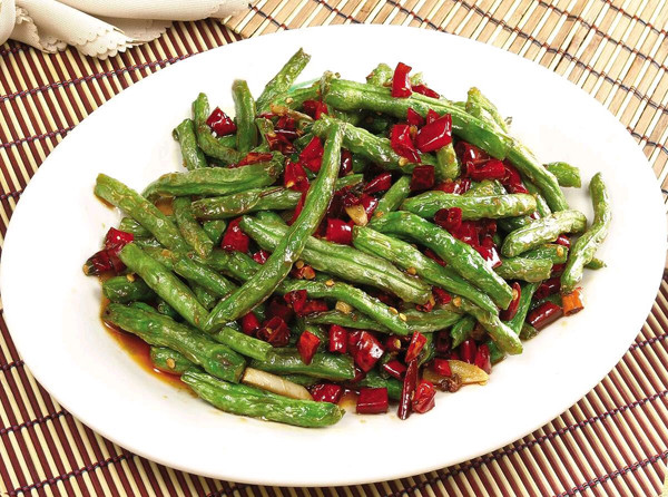 Đậu xào. Đậu xào là món thuần chay, có nguyên liệu chính là đậu và dầu ăn. Dù là món từ thực vật song hàm lượng chất béo trong chúng không thua thịt.