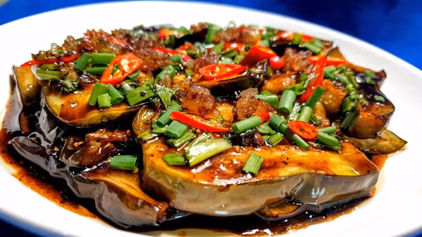 Có thể nói, bản thân thực phẩm rất có lợi song cách chế biến không phù hợp sẽ khiến nó không tốt cho sức khỏe. Dưới đây là 4 món chay nhiều calo hơn thịt. Dù có nguồn gốc thực vật song lượng calo của chúng cực lớn.