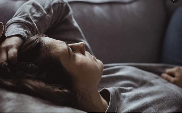 Có một thời gian, Vương thường chóng mặt, chân tay uể oải như không có sức sống. Cô cho rằng bản thân lao lực mỗi ngày, lại ít nghỉ ngơi nên có hiện tượng trên, không nghĩ ngợi nhiều.