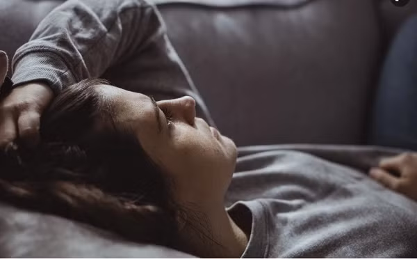 Có một thời gian, Vương thường chóng mặt, chân tay uể oải như không có sức sống. Cô cho rằng bản thân lao lực mỗi ngày, lại ít nghỉ ngơi nên có hiện tượng trên, không nghĩ ngợi nhiều.