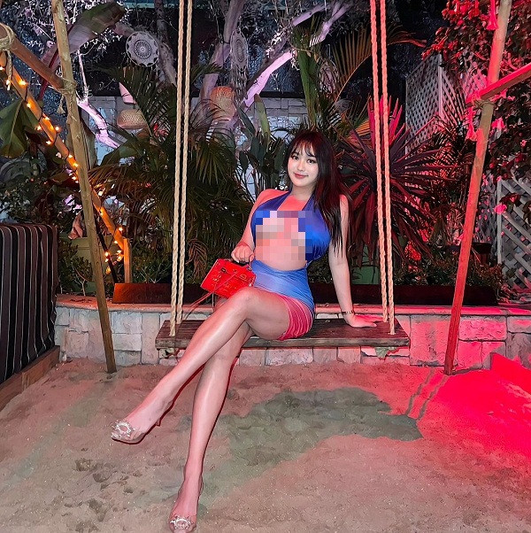 Mặt khác, xu hướng thời trang underbood vốn dành cho các chị em có độ lớn vòng 1 vừa phải. Vòng ngực quá lớn khiến bộ đồ mất đi sự tinh tế, duyên dáng, thiên về khoe thân.