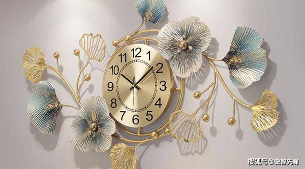 Đồng hồ. Đồng hồ thường được treo cao cố định. Người dùng thường quan tâm đến đồng hồ chạy có chính xác hay không, ít quan tâm vệ sinh sạch sẽ. Quá trình sử dụng, đồng hồ có khả năng bám nhiều bụi bẩn.