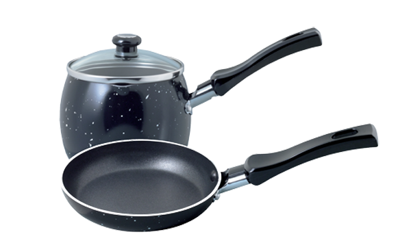 Nồi chống dính cũng là sản phẩm đáng chọn. Ưu điểm lớn nhất của nồi chống dính là nhiệt độ sôi cao hơn và ít tốn công vệ sinh. Khi nấu với mức nhiệt dưới 260℃, chảo không sinh chất độc hại. Sử dụng nồi chống dính tốt nhất nên chọn thìa silicon để xúc. Tuyệt đối không dùng xẻng sắc nhọn bởi nó có thể làm hỏng lớp chống dính.