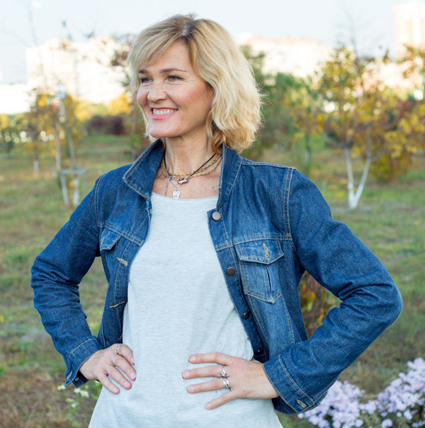 Khoác denim. Khoác denim sẽ nhanh chóng bị co lại theo thời gian. Bên cạnh đó, khoác denim thường được phối cùng áo ấm bên trong. Để không lãng phí, bạn nên chọn mẫu áo lớn hơn một chút so với số đo cơ thể hiện tại.