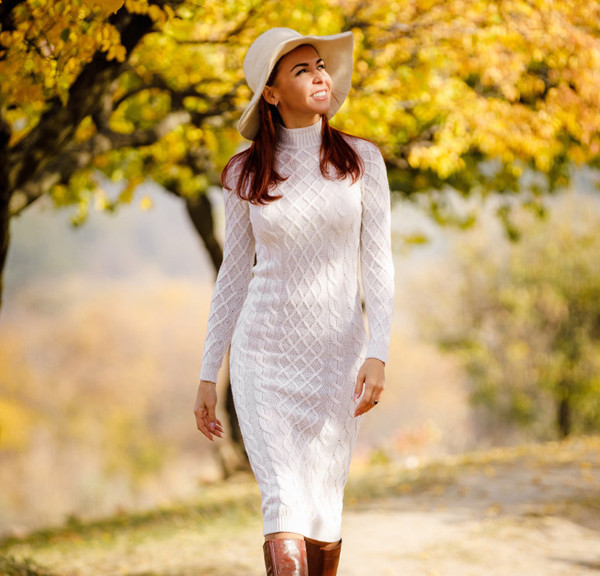 Để khắc phục lỗi trang phục này, bạn gái nên chọn đầm ôm sát rộng hơn một chút. Nó vừa giúp chị em tôn lên đường cong cơ thể, vừa không lộ viền đồ lót gây phản cảm.