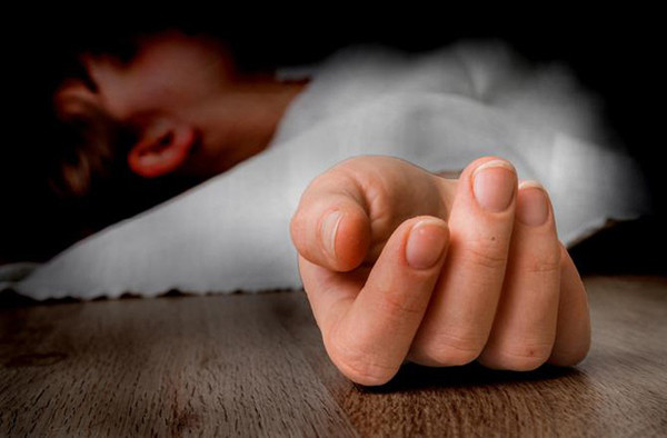 Mệt mỏi quá mức. Lao động thể lực hay lao động trí óc quá sức dễ dẫn đến suy kiệt về thể chất lẫn tinh thần. Trong khi đó, hoạt động tình dục là hoạt động thể chất tiêu hao nhiều sức lực. Thực hiện hành vi quan hệ tình dục lúc này rất dễ gây đột tử.