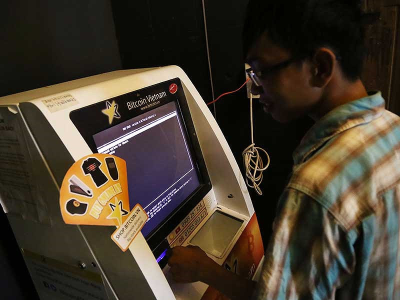 Giao dịch bitcoin tại một quán ăn trên đường Lý Tự Trọng, quận 1, TP.HCM. Ảnh: Hoàng Giang.