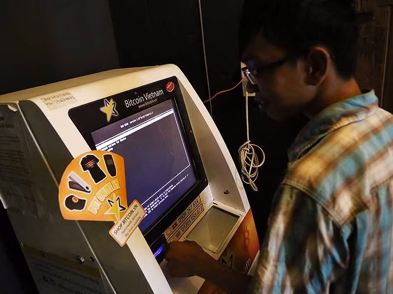 Giao dịch bitcoin tại một quán ăn trên đường Lý Tự Trọng, quận 1, TP.HCM. Ảnh: Hoàng Giang.