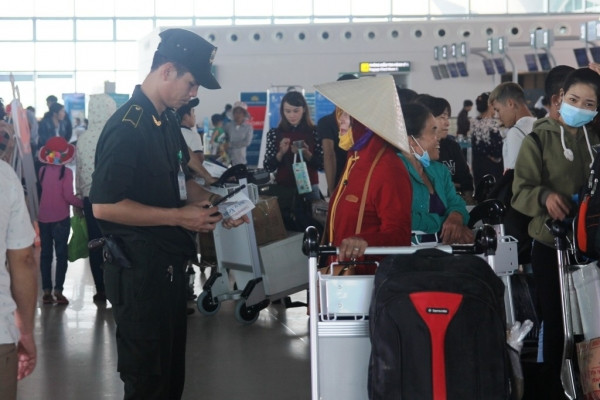 Sân bay Vinh được thắt chặt sau vụ việc