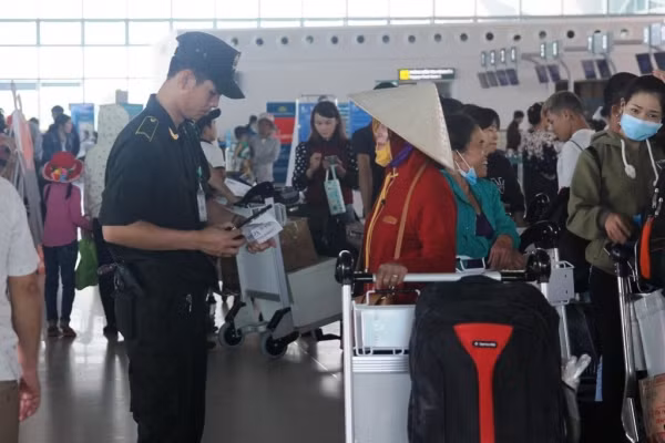 Sân bay Vinh được thắt chặt sau vụ việc