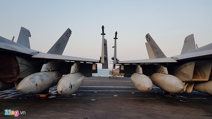 Đây là năm thứ 2 liên tiếp tàu sân bay USS Carl Vinson, vốn thuộc Hạm đội 3, đến hoạt động ở vùng Biển Đông. Giải thích rõ thêm về việc điều động này, Chuẩn đô đốc John Fueller, chỉ huy nhóm tác chiến tàu sân bay, nói đây là một trong những sáng kiến nhằm đạt được mục tiêu tăng cường hoạt động hải quân, qua đó bảo đảm hoà bình, ổn định trong khu vực. "Hôm nay là một ngày lịch sử", ông nói.