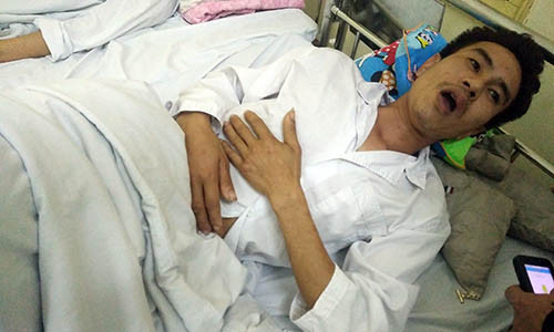 Anh Phương vẫn còn đau đớn và đang nằm điều trị tại Bệnh viện 103 sau khi bị hành hung.