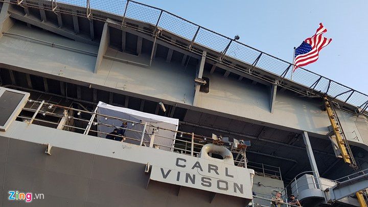 Trong khuôn khổ chuyến thăm, các sĩ quan và thủy thủ đoàn sẽ tham gia một số hoạt động cộng đồng tại Đà Nẵng như biểu diễn ca nhạc, giao lưu thể thao, thăm và giao lưu tại Làng trẻ em SOS, Trung tâm bảo trợ nạn nhân chất độc da cam,... trên địa bàn Đà Nẵng. Các nhóm sĩ quan, thủy thủ đoàn cũng sẽ tham gia các hoạt động trao đổi chuyên môn, kỹ thuật về cung cấp điện, nước, hỗ trợ ứng phó thảm họa, kỹ năng phòng cháy, chữa cháy...