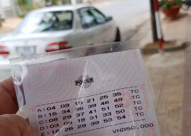 Trong khi Jackpot 1 trị giá 300 tỷ đồng chưa có người trúng thưởng, Jackpot 2 đã 2 lần trúng giải ở mức trên dưới 70 tỷ đồng. Ảnh: Việt Tường.