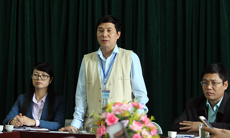 Ông Nguyễn Văn Phong – Chủ tịch UBND xã Thanh Liệt thông tin với báo chí về sự việc.