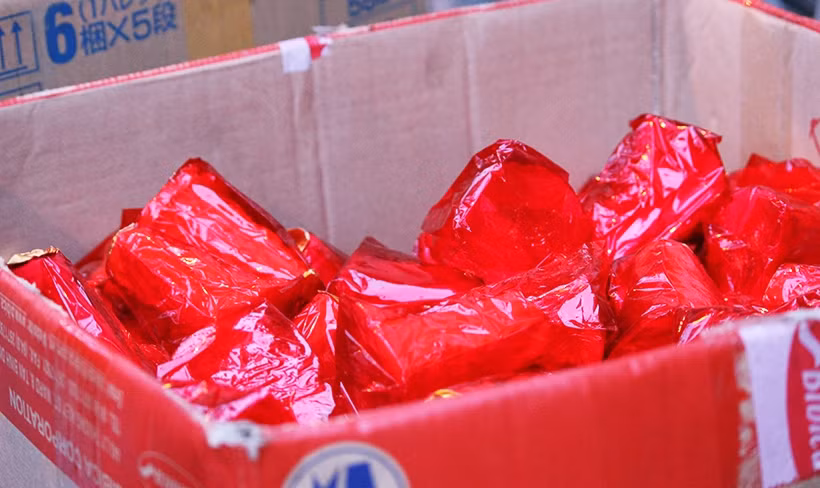 Ngoài chuối, chùa Phúc Khánh còn chuẩn bị bánh oản để phát lộc.