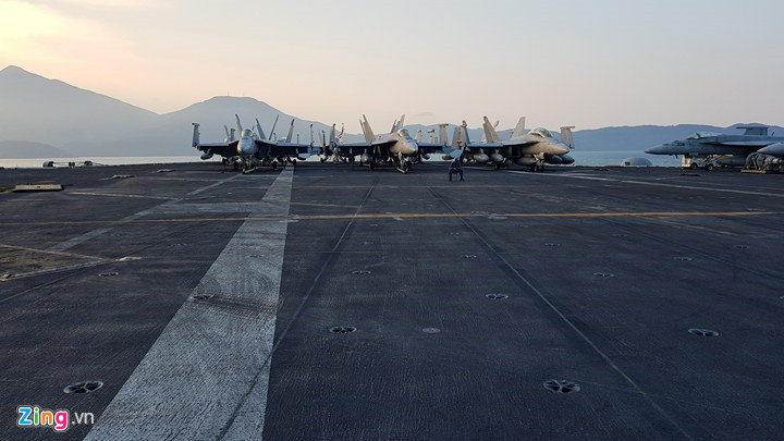 Cũng từ boong tàu này, năm 2011, thi thể trùm khủng bố Osama bin Laden đã bị thả xuống biển.