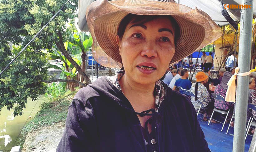 Bà Đỗ Thị Liên (SN 1959, hàng xóm của anh Quý) chia sẻ: “Quý rất ngoan và có hiếu với bố mẹ. Cháu sống chan hòa, tình cảm, mỗi lần công tác về lại sang hàng xóm chơi, thăm hỏi. Cháu sống có lý tưởng, tiết kiệm, chắt chiu tiền lương mỗi tháng về cho mẹ chữa bệnh và nuôi bố bị tâm thần. Nghe tin cháu bị mất chúng tôi đều ngỡ ngàng”.