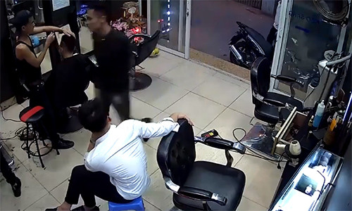 Hiện trường vụ việc. Ảnh cắt từ clip.