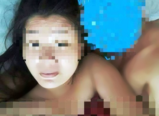 Ảnh giường chiếu của cô giáo mầm non D. bị lộ trên facebook. Ảnh: NLĐ.