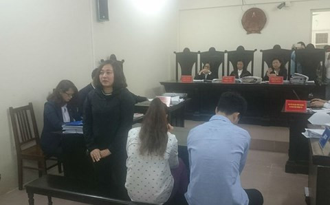 Bị cáo Nguyễn Diệu Linh nói trong nước mắt xin được thân nhân các nạn nhân tha thứ.