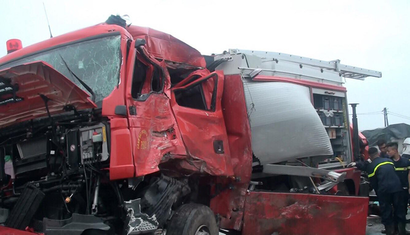 Chiếc xe cứu hỏa thuộc Phòng Cảnh sát Phòng cháy Chữa cháy số 12 Hà Nội.