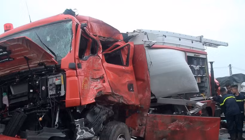 Chiếc xe cứu hỏa thuộc Phòng Cảnh sát Phòng cháy Chữa cháy số 12 Hà Nội.