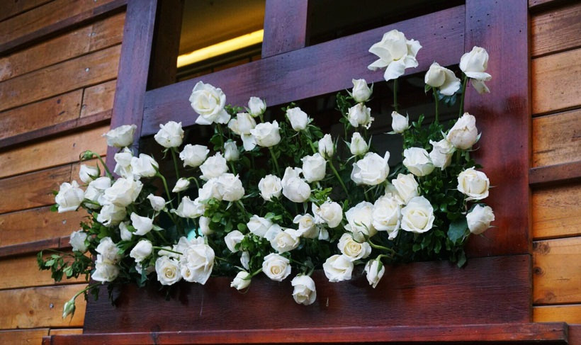 Theo đại diện Ban tổ chức lễ hội, chủ đề năm nay là "Ngày hội hoa hồng Bulgaria và bạn bè”. Tất cả các tác phẩm nghệ thuật hoa hồng được trưng bày tại lễ hội được bố trí theo các tiểu cảnh, phố hoa hồng và đặc biệt có cây hồng cổ thụ trên 200 tuổi cũng được trưng bày tại lễ hội năm nay.