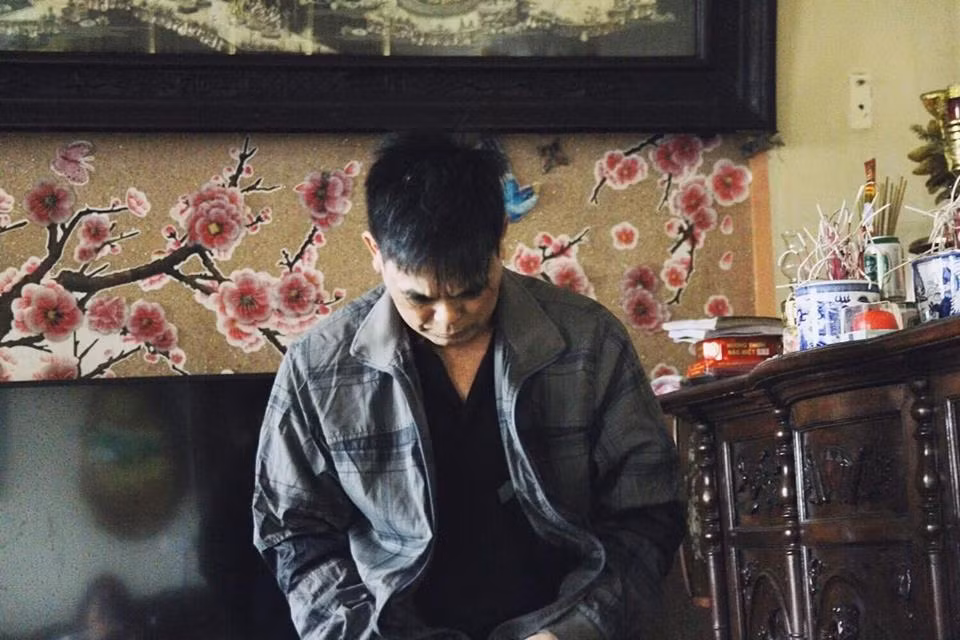 Ông Xuân vẫn chưa hết bàng hoàng sau vụ việc con gái bị chồng cũ tạt axit bỏng khắp người.