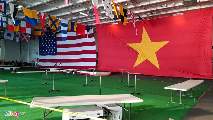 Khi đến Đà Nẵng ngày 5/3, Phó đô đốc Philip G. Sawyer, Tư lệnh Hạm đội 7, nói ông mong muốn trong tương lai sẽ có một tàu ngầm Mỹ tới thăm Việt Nam.