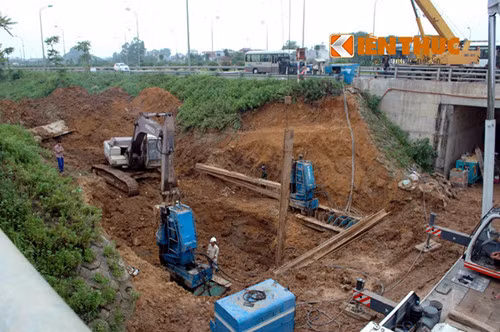 Từ tháng 2/2012 đến tháng 10/2016, tuyến ống của hệ thống cấp nước Sông Đà đã bị vỡ 18 lần với 23 cây ống composite cốt sợi thủy tinh bị hư hỏng.