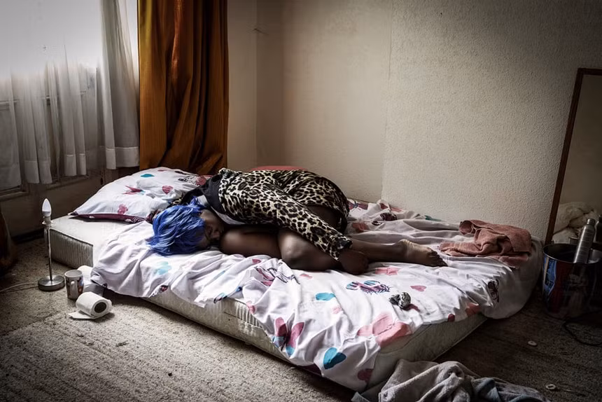 Mỗi năm, nhiều phụ nữ khắp Đông Âu và Tây Phi lại bị lôi kéo sang Anh, theo tiếng gọi của những tay buôn người và giấc mơ về một cuộc sống tốt đẹp hơn.