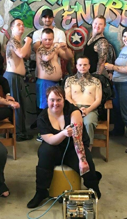 Những người được Benjamin xăm hình đều rất thích thú, cho rằng mỗi hình xăm là một biểu tượng cho sự dũng cảm, chiến đấu chống lại bệnh tật của họ.