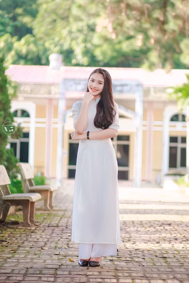 Ngoài tình yêu với thiên nhiên, Thủy Tiên còn có niềm đam mê với những điệu múa, thích tham gia công tác xã hội và các hoạt động tình nguyện. Chính điều này là cơ duyên mang Tiên đến với đội văn nghệ và Hội Sinh viên trường Đại học Lâm nghiệp.