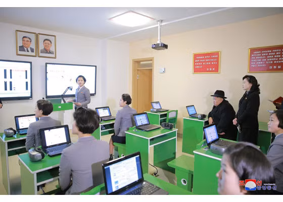 Tháng 2 năm ngoái, Chủ tịch Kim Jong Un đã yêu cầu trường tiến hành nâng cấp để trở thành mô hình trường đại học tầm cỡ và tiêu biểu với cơ sở vật chất hiện đại và khoa học.