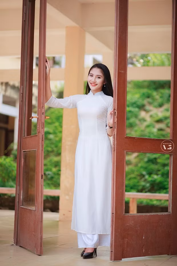 Còn các hoạt động tình nguyện và công tác xã hội lại giúp em hiểu thêm về cuộc sống, thêm yêu mến, quý trọng những người xung quanh mình".