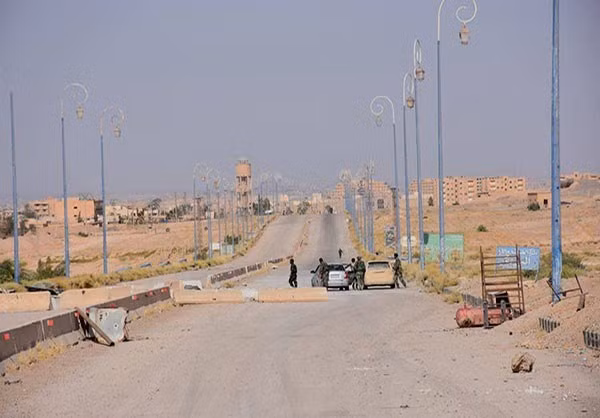 “Lực lượng chính phủ Damascus đã giải phóng Căn cứ phòng không 1082 chiến lược nằm ở phía nam sân bay quân sự Deir Ezzor đêm 13/9”, nguồn tin cho hay. Ảnh: FNA.