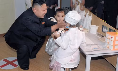 Ảnh chụp ông Kim Jong-un trong chuyến thăm nhà trẻ Kyongsang. Ảnh: Telegraph.
