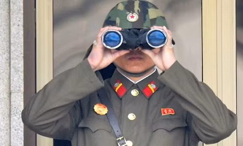 My ap them cam van voi 8 ngan hang, 26 quan chuc Trieu Tien