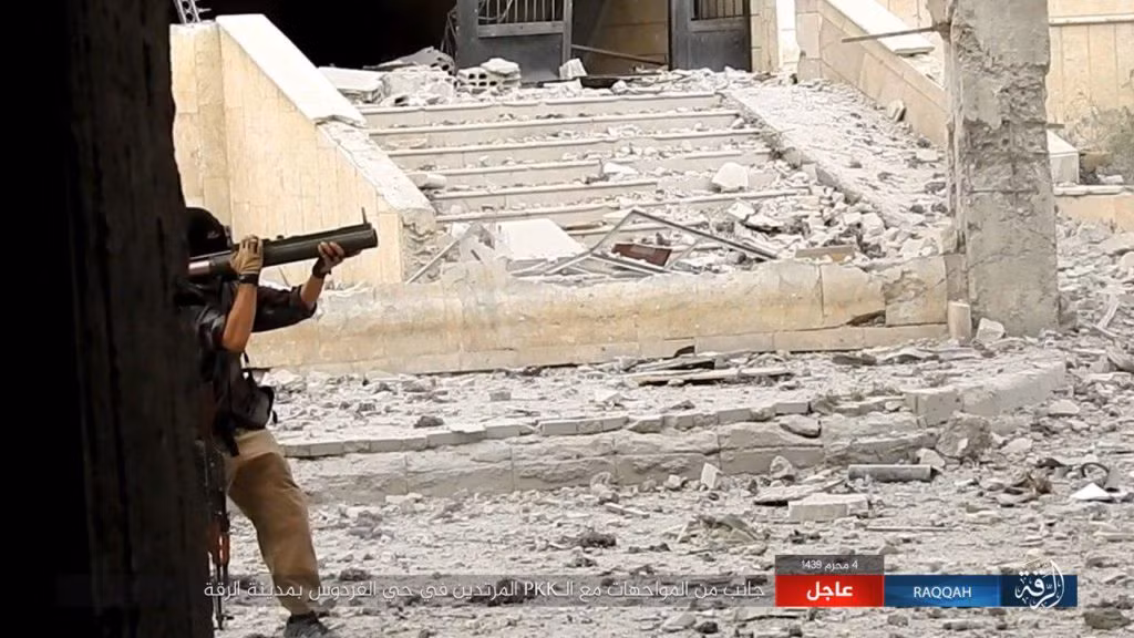 Các cuộc giao tranh ác liệt giữa SDF và nhóm IS đang diễn ra tại quận al-Andalus ở phía bắc thành phố Raqqa. Ảnh: South Front.