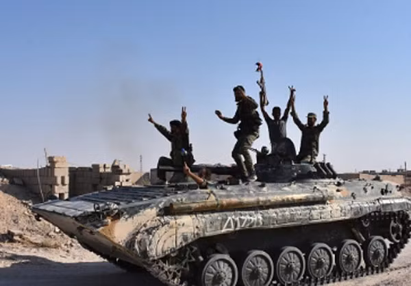 Anh: Phien quan IS ben bo vuc sup do o Deir Ezzor-Hinh-5