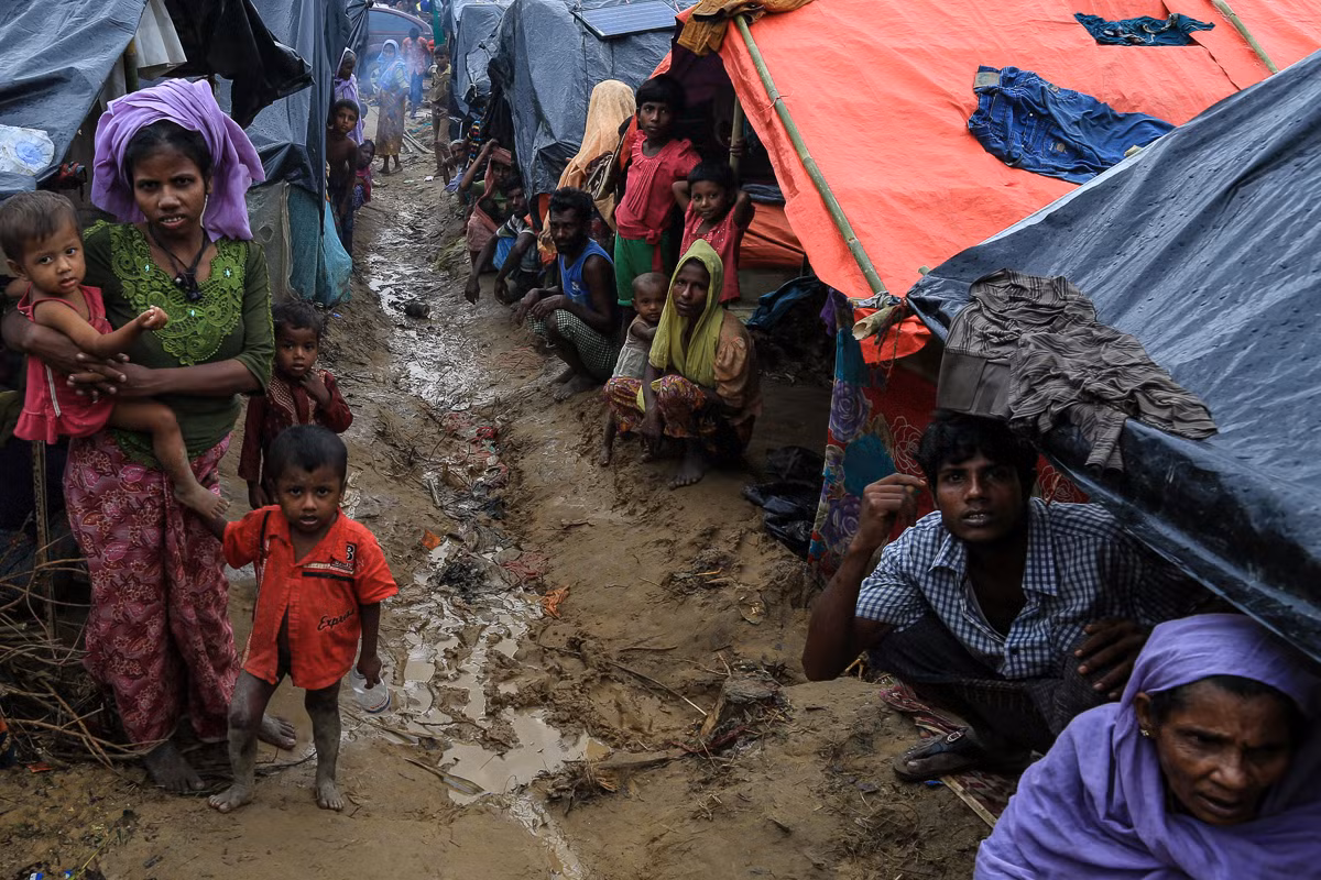 Được biết, Bangladesh đã bắt đầu cấp thẻ căn cước cho những người mới đến và ghi dữ liệu sinh trắc học. Quá trình này bắt đầu từ tuần trước và dự kiến sẽ mất nhiều tháng mới hoàn thành. Ảnh: AJ.