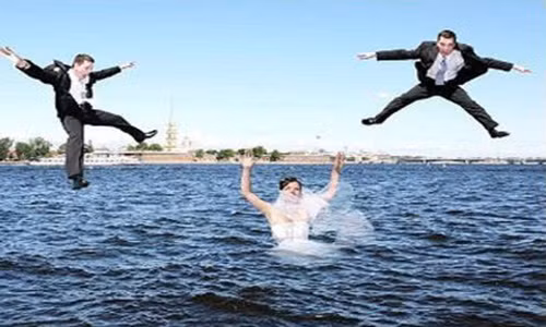 Thêm một tấm ảnh cưới “độc dị” của cặp cô dâu chú rể ở Nga. Ảnh: ER.