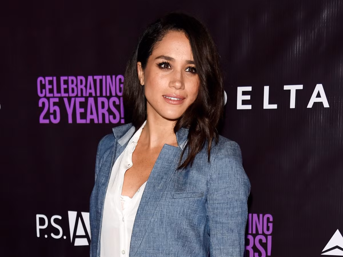 Nữ diễn viên Meghan được cho là đã gặp cha của Hoàng tử Harry là Thân vương xứ Wales, Charles, vào tháng 11 năm ngoái. Ảnh: Insider.