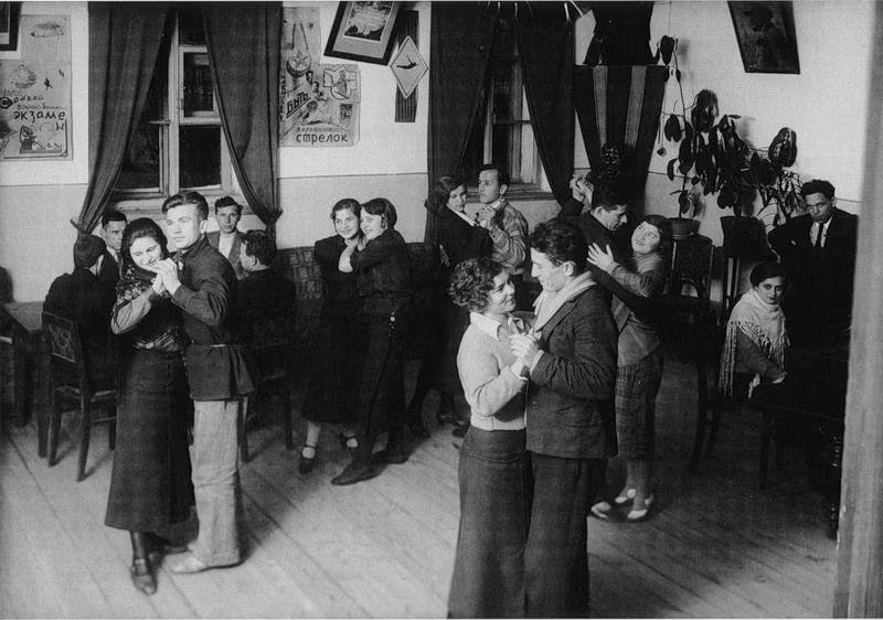 Khiêu vũ vào khoảng những năm 1920. Ảnh: ER.