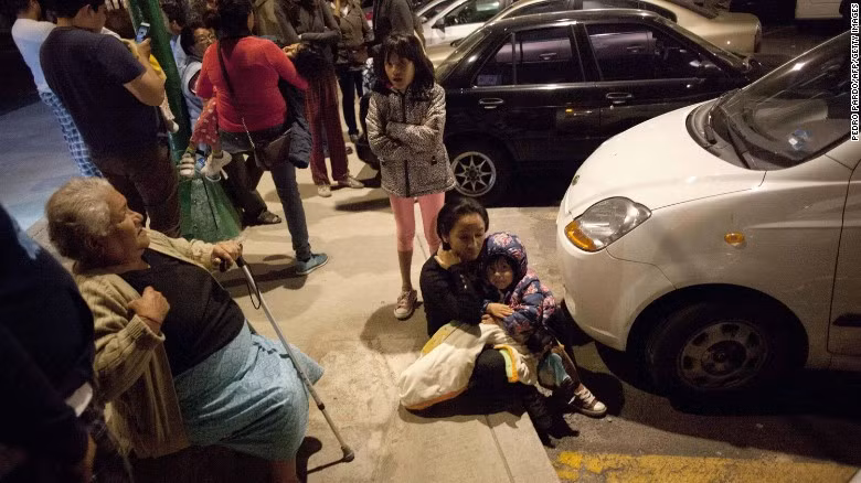 Kinh hoang dong dat gay song than o Mexico, 60 nguoi chet-Hinh-8